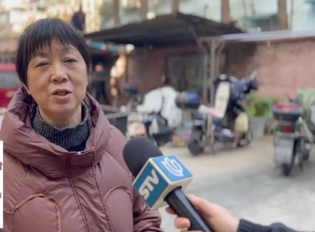 沪一小区深夜突发险情！居民纷纷夺门而出，一波“神操作”……