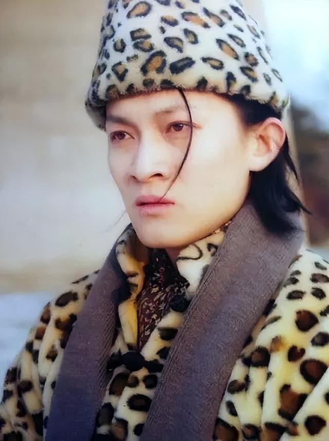 演员杨志刚：娶小师妹张静，每月工资都上交，如今他过得怎么样？