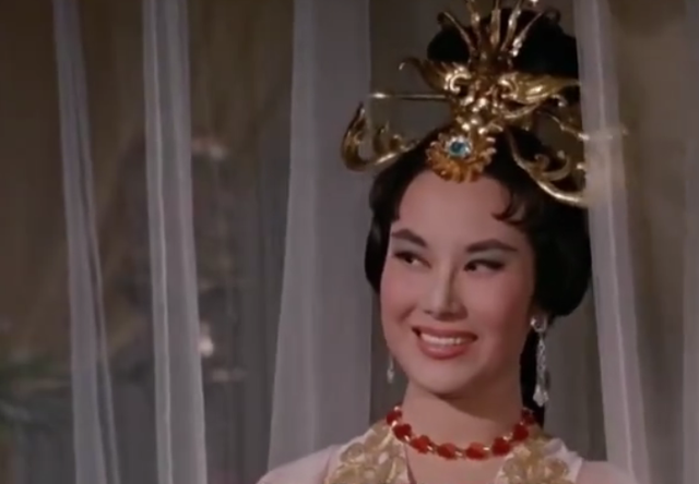 12版杨贵妃，一颦一笑皆风情，谁撑起了唐朝第一美，谁在滥竽充数