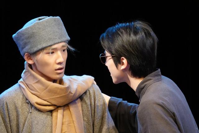 从时团少年到中戏学生：演《原野》《日出》的马嘉祺与宋亚轩