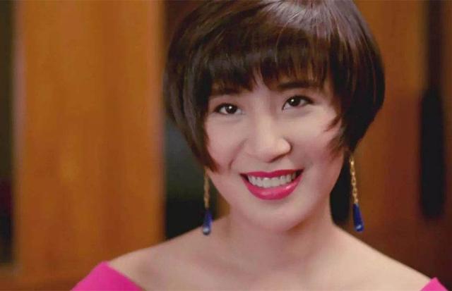 吴君如罕晒家庭照,女儿太像老爸陈可辛,侄女身材高挑想入行发展