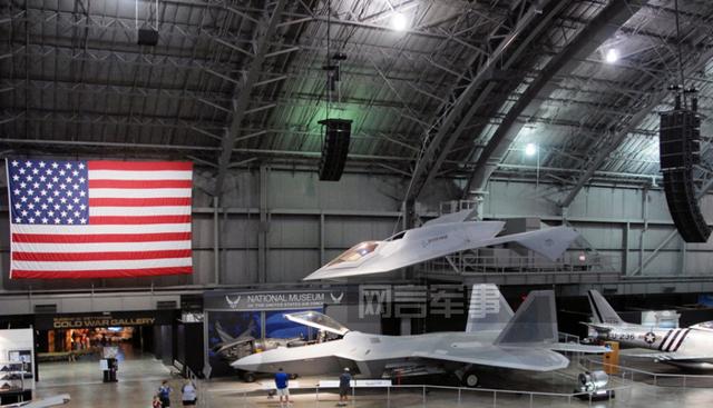 美军绝密隐身验证机曝光 酷似外星UFO战机