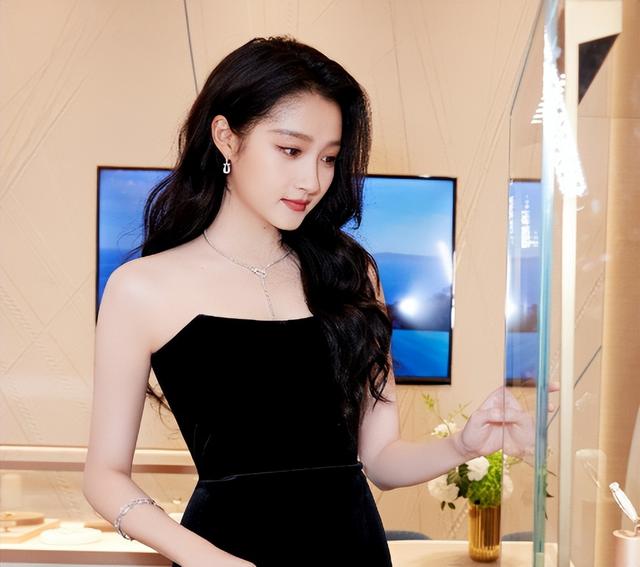 大佬也不敢招惹的3位女星，个个背景深厚，关晓彤根本不算什么