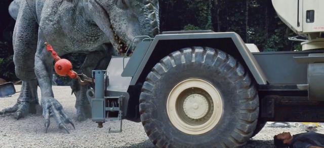 侏罗纪系列恐龙档案解析，暴虐霸王龙与暴虐迅猛龙有什么不同