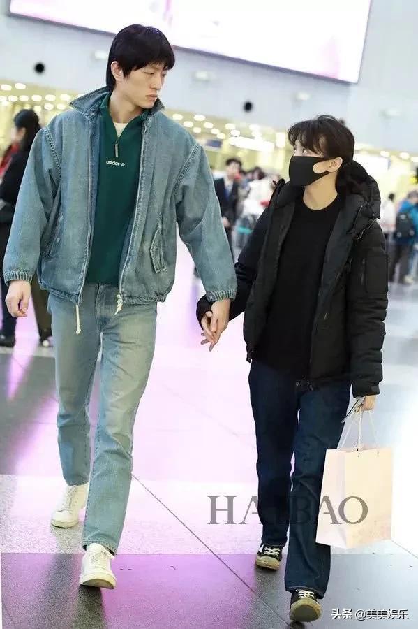 又一超模恋情曝光,和男模车内热吻,男方前女友个个是女神