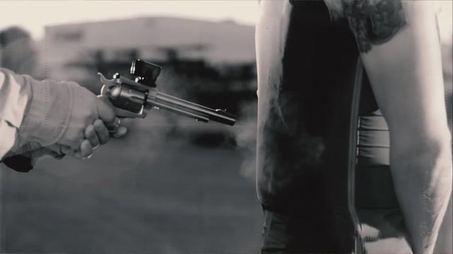 人体中枪之后，到底是一种什么感觉？为啥还有人说一点都不疼？