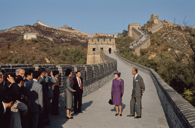 英女王去世冲上热搜榜第一，访华时登长城参观兵马俑，中方对其评价颇高