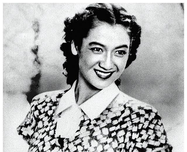 昭和女神原节子的照片，正是因为她，麦克阿瑟放了裕仁天皇一马