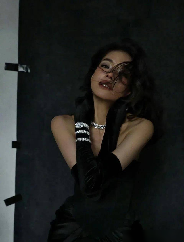 舒淇复出拍写真!快50岁了状态还这么好,真是熟女级的天花板