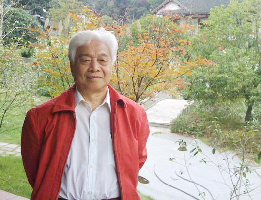 《新闻联播》前主播李瑞英：与丈夫青梅竹马，退休后生活怎样？