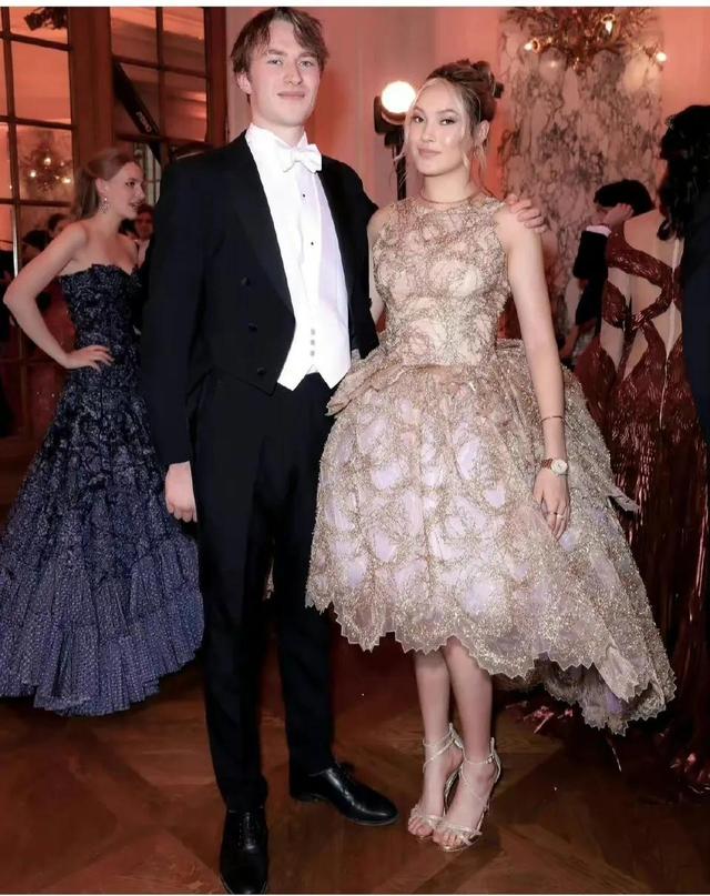 名媛舞会上的中国名媛：袁九儿与陈凯歌儿子传绯闻，余晚晚赚1亿