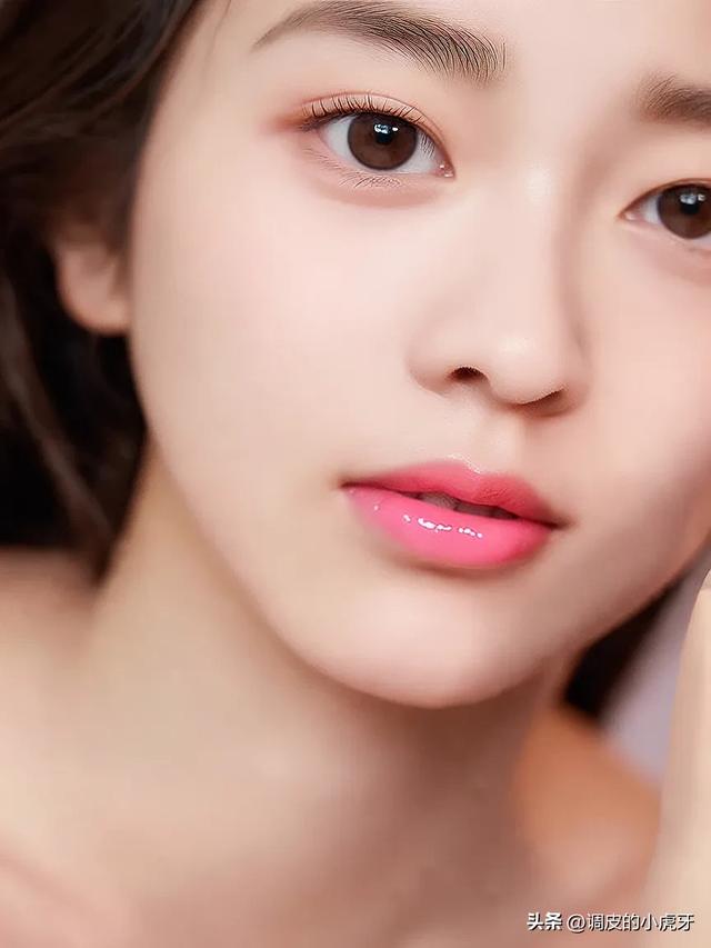 性感丰满 嘴唇丰厚饱满 具有性感魅力