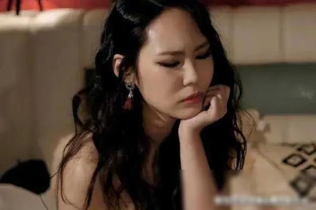 韩国18禁电影《周末夫妇》：激情与现实的碰撞，爱情背后的权力