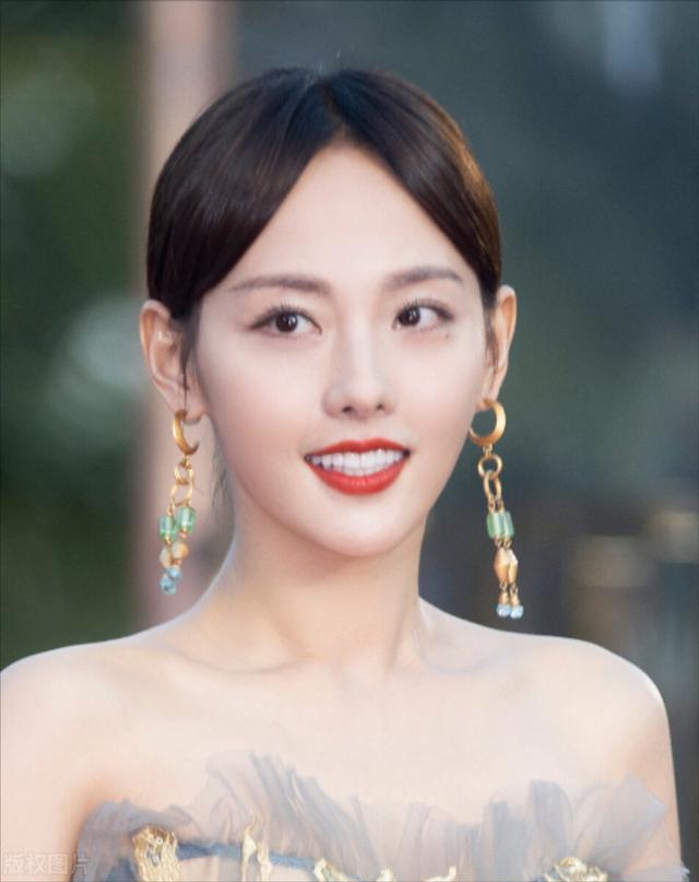 四川走出来的5大美女，个个美若天仙，你最喜欢谁？