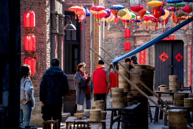 首个“非遗版”春节，上海影视乐园打造“影视+”产品激发消费活力