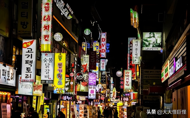 26万人围观性侵，极端“女权”邪教化，韩国正爆发一场性别战争？