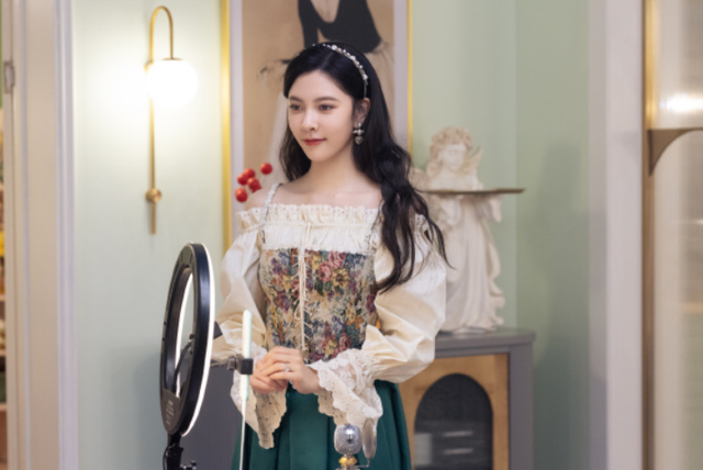 《温德瑞拉日记》黑莲花女主稳准狠拿捏傻白甜霸总，这是黑童话？