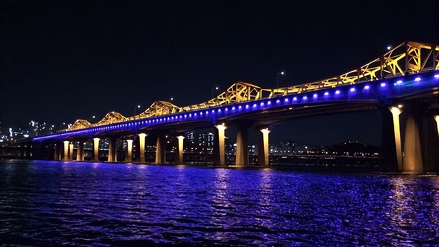 亚洲第一桃色大国：韩国风俗业越扫越黄，每年嫖资达200亿美元