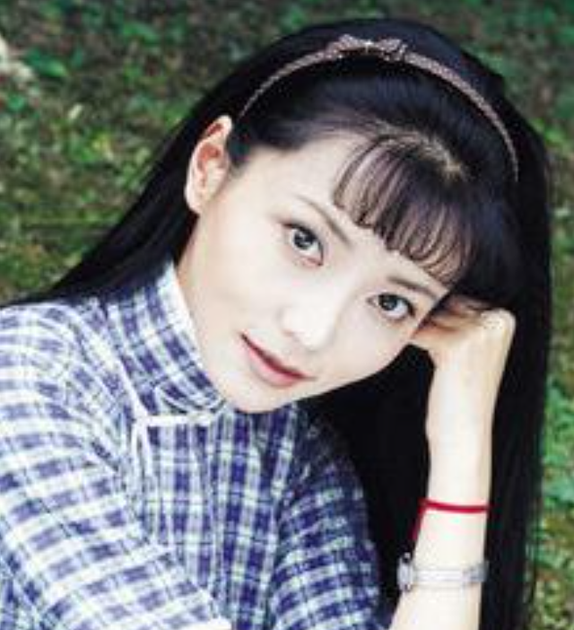 2009年李钰去世，男友汪雨为她扫墓十多年，她凭什么赢了赵薇张敏