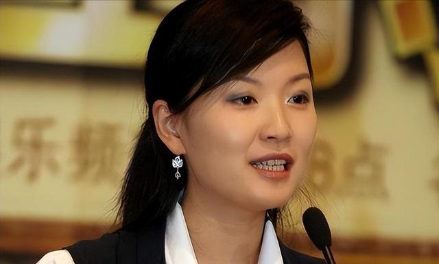 东方卫视一姐陈蓉：因“寿宴门”身败名裂，今低调嫁海归结婚生子