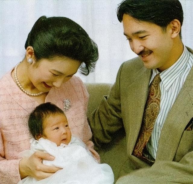 文仁亲王：身高175野心勃勃，41岁生子成皇嗣，喊话哥哥早点退位