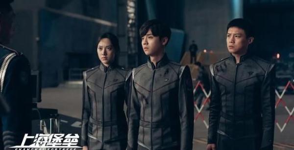 《上海堡垒》导演道歉鹿晗回应！评分低票房低，导演该不该背锅？