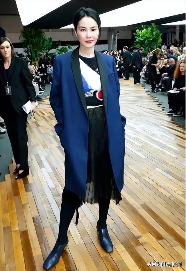 44岁的张柏芝和44岁时的王菲，一个僵硬不自信一个美成代名词