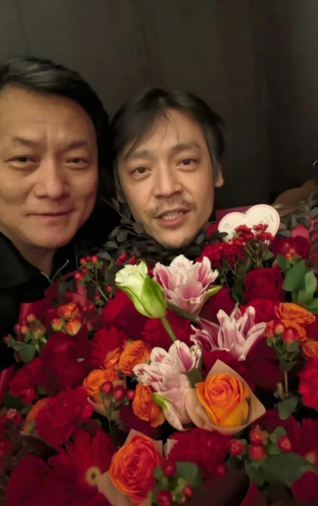 巍子庆祝70大寿，郭靖宇和杨志刚兄弟现身，巍子儿子低调亮相！