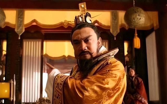 袁天罡给三人看相，预言他们必能做大官，三人走后袁天罡直叹可惜