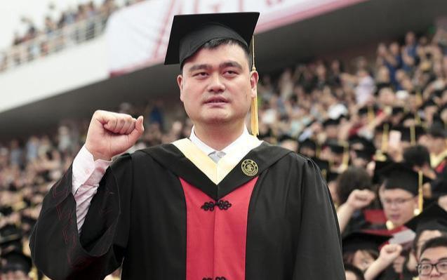 姚明女儿没有170？看站他身边168的范冰冰和172的撒贝宁就知道了