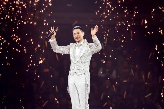 张学友化身拼命三郎，重新出发开百场演唱会，只妻子败光20亿？