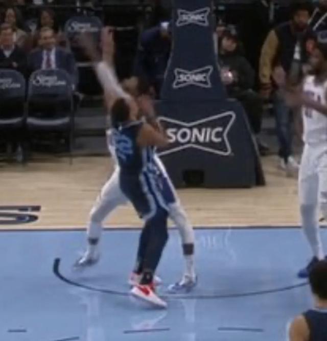 我们误会阿治了？！真硬汉啊！但这才常规赛，没必要吧