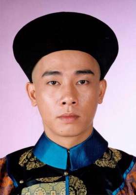 韦小宝的历史原型是谁(韦小宝真实存在吗？《剑桥倚天屠龙史》证实韦小宝是韦一笑的后代)