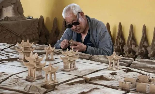 记通渭脊兽项目唯一省级传承人——李忠贤