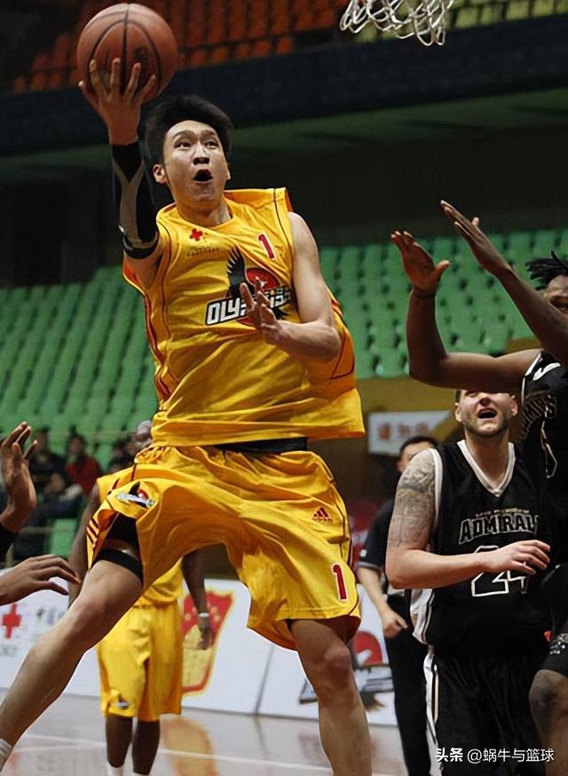 最特殊的后卫,获得3500万元却打不了球,和CBA最美太太分居多年