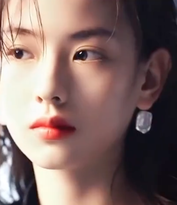 遭王思聪殴打的女孩武迪发声，见义勇为惹其不满，受伤处淤青明显