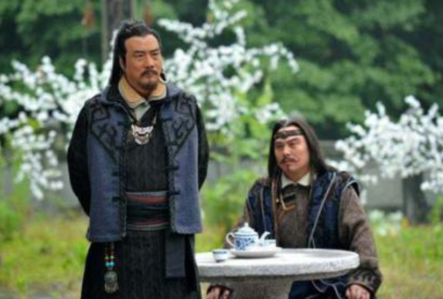 给宝剑起名字只服梁羽生，梁羽生笔下的十大名剑，金庸也写不出来