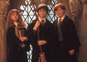 赫敏和罗恩(《哈利波特》感情篇：赫敏为什么会选择罗恩，而不是哈利？)