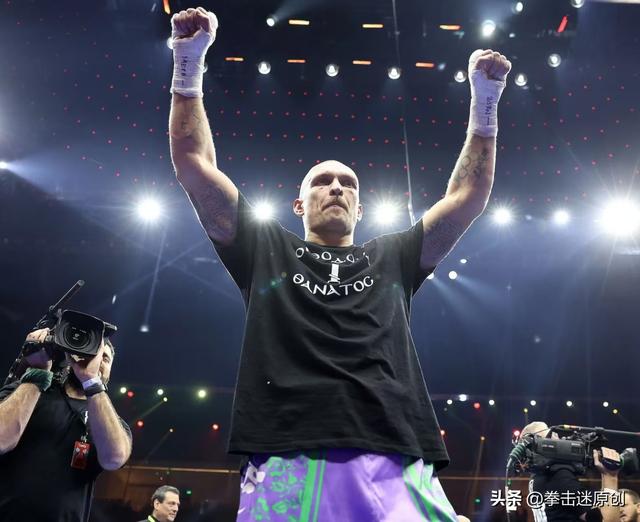 乌西克的拳坛地位如何？霍利菲尔德点评：绝对可以进入历史前3