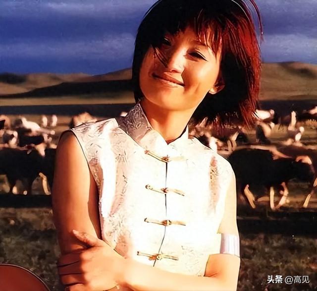 4登春晚，被恩师欺骗流产，暗讽刀郞，56岁斯琴格日乐怎么样了？