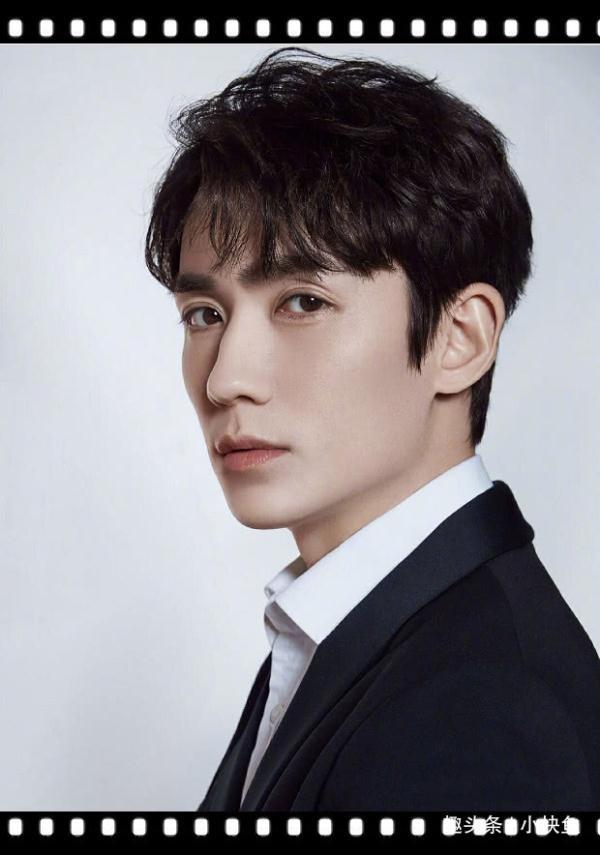 有种“整容”叫朱一龙没卧蚕，真爱粉都不敢认