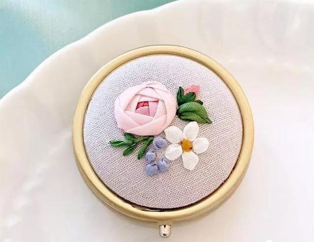 美不胜收的丝带绣,会不会针法都可学会,快收藏!附7款花叶针法