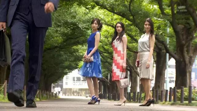 愉快的连衣裙 不愉快的果实