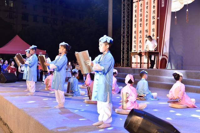 赏“云中月”，品“心中月”，忆“家乡月”，望“关山月”！塘栖今晚中秋诗会！