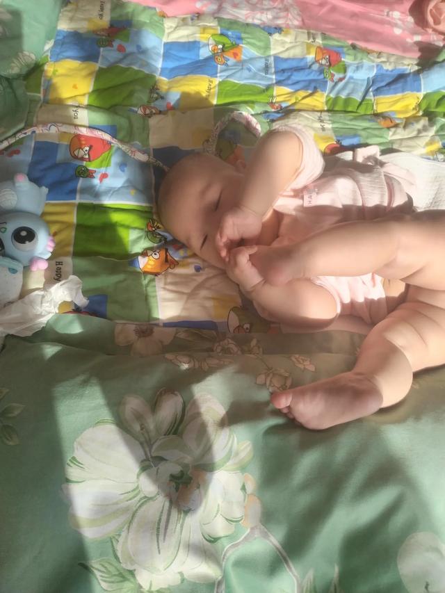 24.10.28日～11.25日，趴，翻身翻地下，叫妈妈