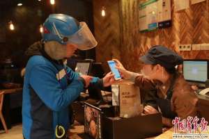 东北纯爷们(残障外卖小哥活出“骑士”范儿 努力的样子闪闪发亮)