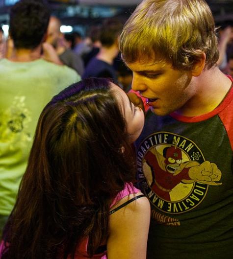 泰国曼谷的一条街:激情四色,不眠之夜