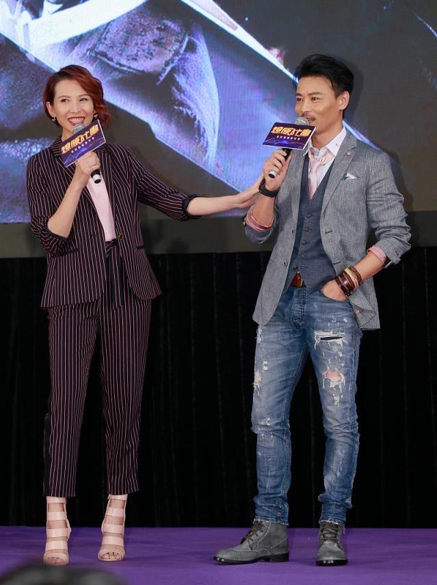 蔡少芬个高穿西装好霸气，同框老公气场被碾压，高2cm却变陪衬