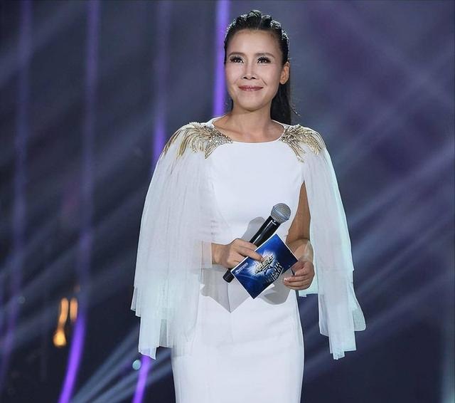 田震：不后悔与那英决裂，我和她不亲，23年后，二人差距显而易见