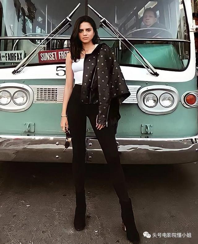 DC电影《闪电侠》开拍！超女造型被吐槽，白发蝙蝠侠让粉丝激动了